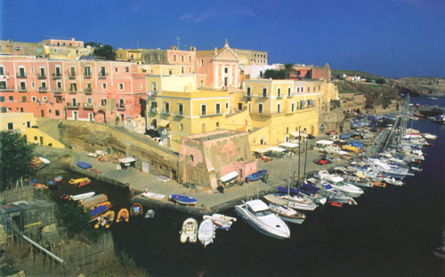 VENTOTENE - IL PORTO